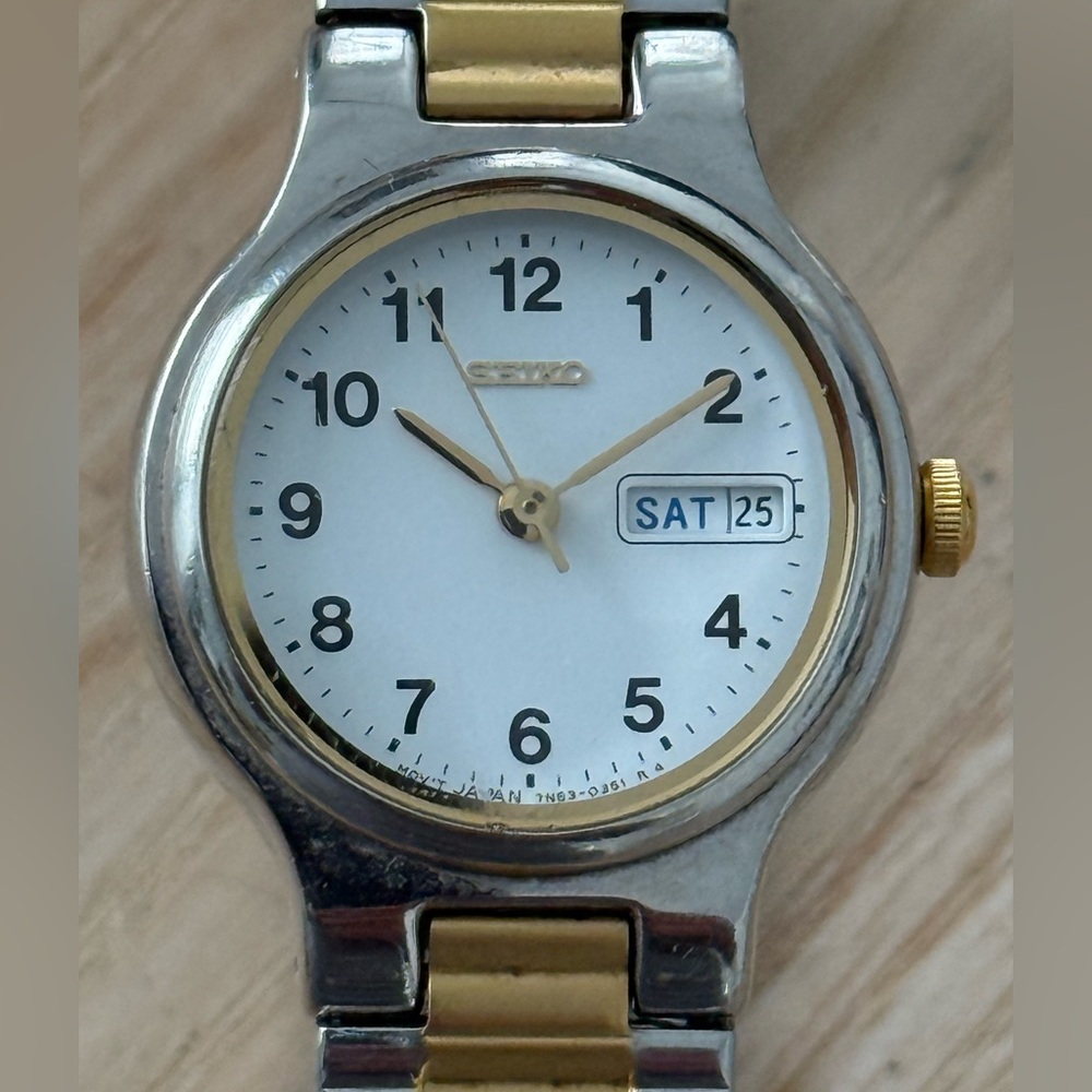 Seiko Two-Tone Ladies Watch White Dial Date Windows Stretch Bracelet New Battery